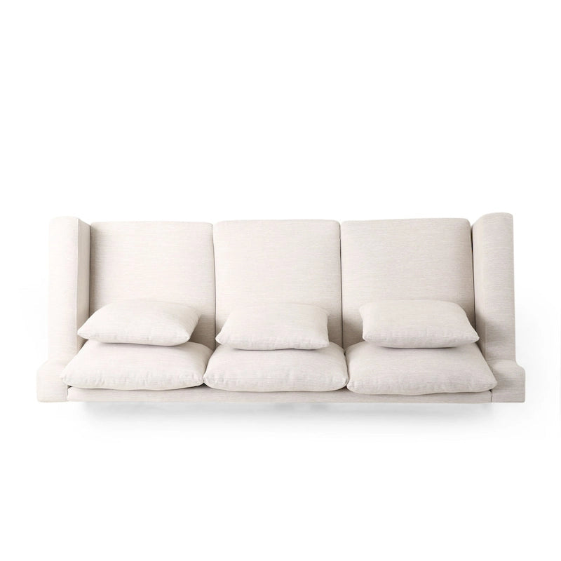 Un canapé trois places moderne avec coussins décoratifs.